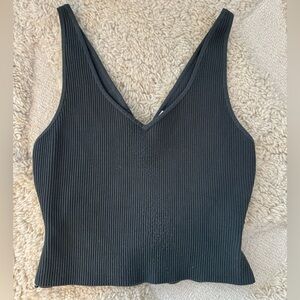 Aritzia Babaton Sculpt Knit V-Neck Tank, Ionic Gray, Ribbed, Size Large, Green